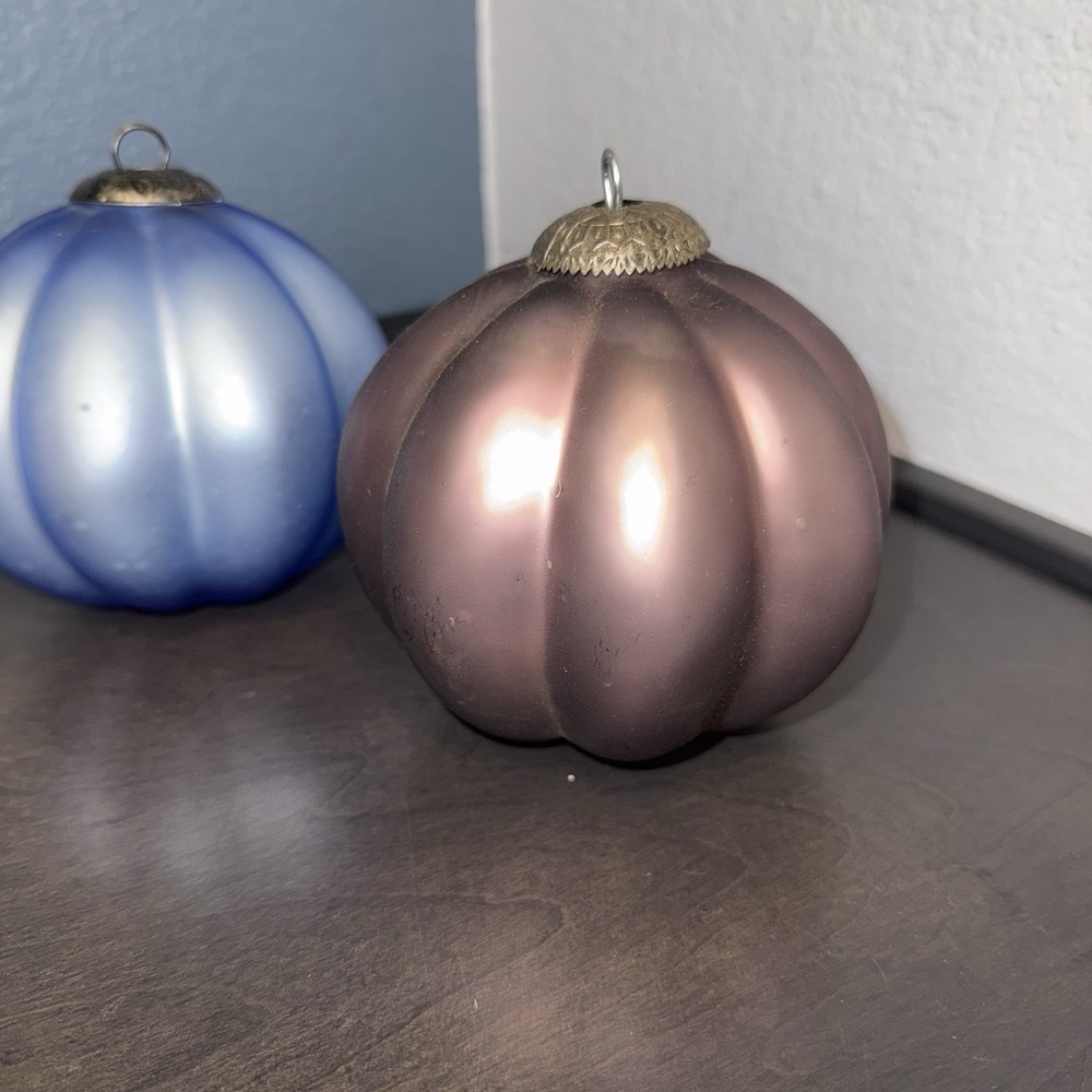 Lot 3 Vtg large Glass Christmas‎ Ornaments Ribbed Pumpkin Shape rose & Blue - Picture 2 of 16